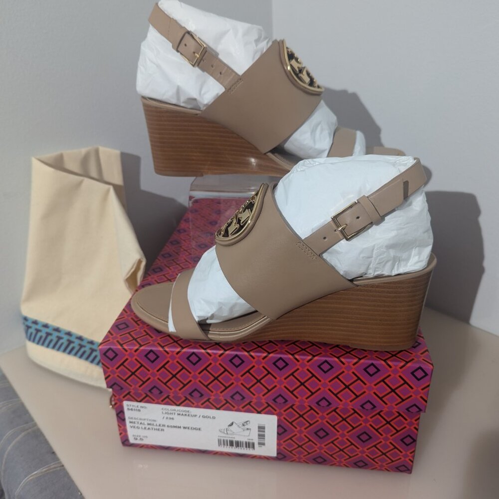 Tory Burch Neutral Blush Leather Wedge Sandals with Gold Logo - Picture 11 of 13